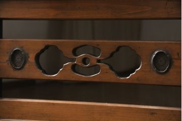 水屋箪笥をリペア&カスタム!金具の欠損箇所には近しいものを取り付け、金網部分をクリアガラスに交換。木部は現状の品物に合わせて着色。(サイドボード、食器棚、収納棚、戸棚)