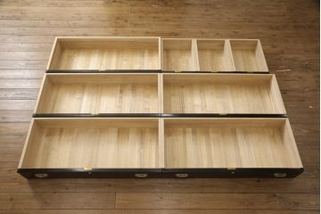 総桐箪笥をリペア&カスタム!本体は当店商品を参考にカシュー塗装の黒色に着色。引き出し内部は現状のままのお色味で仕上げ。(並厚、四方丸、桐たんす、引き出し、チェスト、衣装箪笥、整理タンス、小抽タンス、小箪笥、桐たんす、和箪笥)