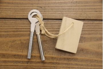 総桐箪笥をリペア&カスタム!本体は当店商品を参考にカシュー塗装の黒色に着色。引き出し内部は現状のままのお色味で仕上げ。(並厚、四方丸、桐たんす、引き出し、チェスト、衣装箪笥、整理タンス、小抽タンス、小箪笥、桐たんす、和箪笥)
