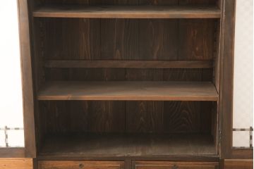 ブックケースをリペア&カスタム!既存のガラスからラフジュ工房オリジナルの市松模様ガラスに差し替え。本体は現状をベースに着色し、棚内部は本体のお色味に合わせて着色。(戸棚、収納棚、キャビネット、サイドキャビネット、本箱)