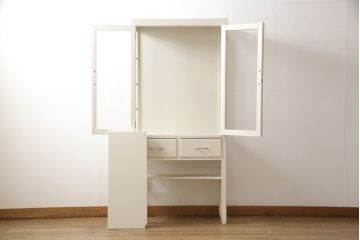 ケビントガラスケースをリペア&カスタム!本体はアンティークホワイトにペイント。(飾り棚、収納棚、陳列棚、キャビネット)