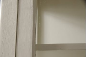 ケビントガラスケースをリペア&カスタム!本体はアンティークホワイトにペイント。(飾り棚、収納棚、陳列棚、キャビネット)