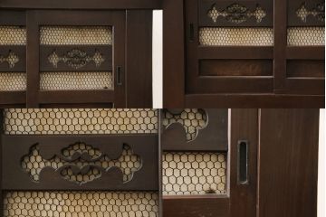 水屋箪笥サイドボードをリペア&カスタム!上段は天板取付け、建具敷居に修繕、着色。下段はキャスタ—付きの台輪を製作。天板と底板の裏へ補強の加工を施し、前面の一番下の柱を、周囲の色味に合わせて着色。時代の味そのままに使える仕上げ。(収納棚、キャビネット、食器棚、戸棚)