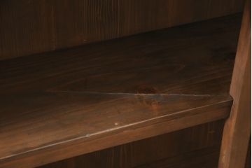 ガラス戸棚をリペア&カスタム!天板・背板を張り替え、染みや変色部分はバフ掛けを施し色合わせ。強度を持たせるため支柱を設置。本体は現状をベースに着色。(収納棚、サイドボード、キャビネット)