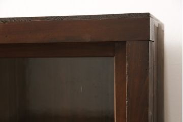 ガラス戸棚をリペア&カスタム!天板・背板を張り替え、染みや変色部分はバフ掛けを施し色合わせ。強度を持たせるため支柱を設置。本体は現状をベースに着色。(収納棚、サイドボード、キャビネット)
