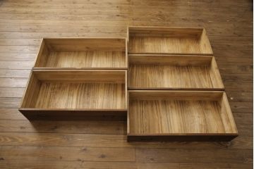 二段重ねチェストの見た目を変えずに綺麗にリペア!色味は当店商品を参考にオーク系に着色。(サイドチェスト、引き出し、桐箪笥、桐たんす)