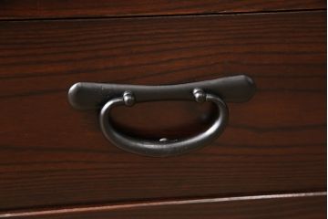 水屋箪笥をリペア&カスタム!上段収納部に栗材にて棚板製作。下段収納部にある棚板2枚を取り外し、新たに製作した棚板に交換。(食器棚、茶箪笥、戸棚、収納棚)