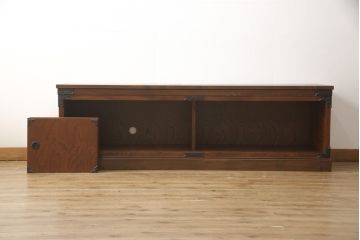 ローボードをリペア&カスタム!新材を使用して台輪を製作し、ご希望位置に配線穴開け加工。新材で製作する台輪は、出来る限り本体と違和感がないように着色。(リビングボード、テレビ台、テレビボード、ビンテージ)