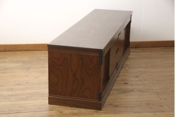 ローボードをリペア&カスタム!新材を使用して台輪を製作し、ご希望位置に配線穴開け加工。新材で製作する台輪は、出来る限り本体と違和感がないように着色。(リビングボード、テレビ台、テレビボード、ビンテージ)