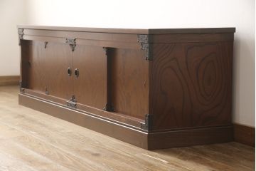 ローボードをリペア&カスタム!新材を使用して台輪を製作し、ご希望位置に配線穴開け加工。新材で製作する台輪は、出来る限り本体と違和感がないように着色。(リビングボード、テレビ台、テレビボード、ビンテージ)