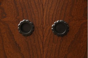 ローボードをリペア&カスタム!新材を使用して台輪を製作し、ご希望位置に配線穴開け加工。新材で製作する台輪は、出来る限り本体と違和感がないように着色。(リビングボード、テレビ台、テレビボード、ビンテージ)