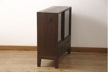 ガラス戸棚をリペア&カスタム!脚の取り付け、棚板・棚受を追加製作。本体は現状をベースに着色。(収納棚、戸棚、キャビネット)
