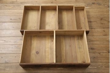 関東水屋箪笥サイドボードをリペア&カスタム!ガラスはすりガラスへ交換。木部は新材を使用した部分は元のお色味に合わせて着色し、本体はクリアワックスにて仕上げ。(食器棚、キャビネット、収納棚、戸棚)