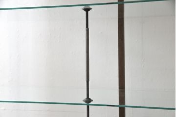 ガラスケースをリペア&カスタム!高さを台輪にて調整。鍵を取り付け、現状のお品物に合わせて着色。(ショーケース、陳列棚)