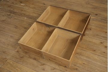 ガラスケースをリペア&カスタム!高さを台輪にて調整。鍵を取り付け、現状のお品物に合わせて着色。(ショーケース、陳列棚)