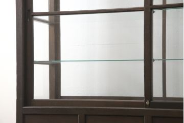 ガラスケースをリペア&カスタム!高さを台輪にて調整。鍵を取り付け、現状のお品物に合わせて着色。(ショーケース、陳列棚)