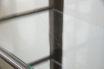 ガラスケースをリペア&カスタム!高さを台輪にて調整。鍵を取り付け、現状のお品物に合わせて着色。(ショーケース、陳列棚)