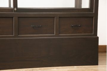 ガラスケースをリペア&カスタム!高さを台輪にて調整。鍵を取り付け、現状のお品物に合わせて着色。(ショーケース、陳列棚)