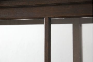 ガラスケースをリペア&カスタム!高さを台輪にて調整。鍵を取り付け、現状のお品物に合わせて着色。(ショーケース、陳列棚)