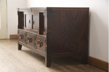ローボードをリペア&カスタム!脚を取り付け、配線穴開け加工。本体はそのままで、新材部分は雰囲気が合うように着色。(テレビボード、テレビ台、リビングボード、収納棚)