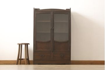 戸棚の見た目を変えずに綺麗にリペア!元の雰囲気を残して仕上げ。(収納棚、本箱、ブックケース)