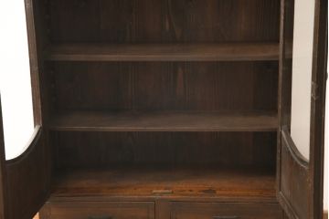 戸棚の見た目を変えずに綺麗にリペア!元の雰囲気を残して仕上げ。(収納棚、本箱、ブックケース)