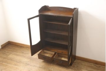戸棚の見た目を変えずに綺麗にリペア!元の雰囲気を残して仕上げ。(収納棚、本箱、ブックケース)