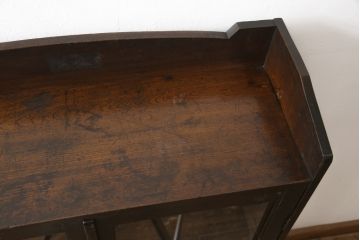 戸棚の見た目を変えずに綺麗にリペア!元の雰囲気を残して仕上げ。(収納棚、本箱、ブックケース)