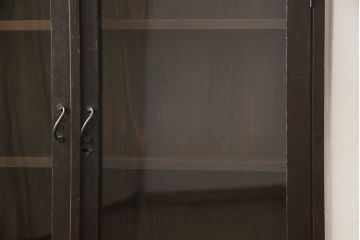 戸棚の見た目を変えずに綺麗にリペア!元の雰囲気を残して仕上げ。(収納棚、本箱、ブックケース)