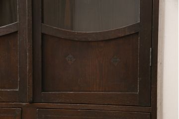 戸棚の見た目を変えずに綺麗にリペア!元の雰囲気を残して仕上げ。(収納棚、本箱、ブックケース)