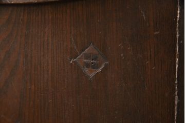 戸棚の見た目を変えずに綺麗にリペア!元の雰囲気を残して仕上げ。(収納棚、本箱、ブックケース)