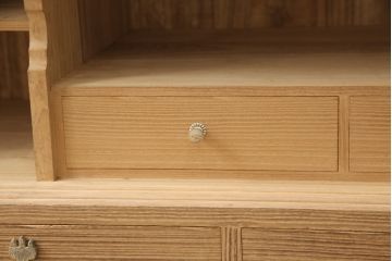 総桐箪笥ローボードをリペア&カスタム!ご指定箇所に配線穴あけ加工。現状の木色や蒔絵を残すため着色はせず、汚れが目立つ部分のみ砥の粉で仕上げ。(テレビ台、桐たんす、収納棚、戸棚、サイドボード)