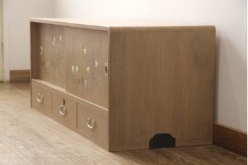 総桐箪笥ローボードをリペア&カスタム!ご指定箇所に配線穴あけ加工。現状の木色や蒔絵を残すため着色はせず、汚れが目立つ部分のみ砥の粉で仕上げ。(テレビ台、桐たんす、収納棚、戸棚、サイドボード)
