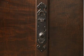 水屋箪笥をリペア&カスタム!棚板2枚製作し、天板落下防止の支えを取り外し。天板を新しく張り直し、内部補強。本体は現状をベース着色。(サイドボード、収納棚、戸棚、ローボード)