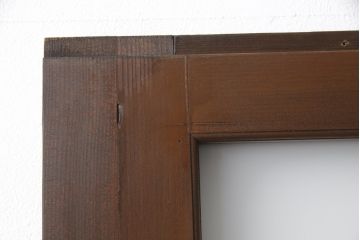 ガラス戸2枚をリペア&カスタム!高さと幅をリサイズし、指定箇所にすりガラス・ダイヤガラス ・モールガラスを配置。戸車を取付け、全体的に着色後水性ワックスにて仕上げ。(建具、引き戸)