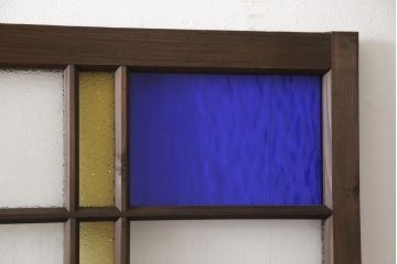 ガラス戸2枚にリペア&カスタム!指定箇所に色ガラスと当店オリジナルの花菱模様ガラスへ交換。(引き戸、建具)