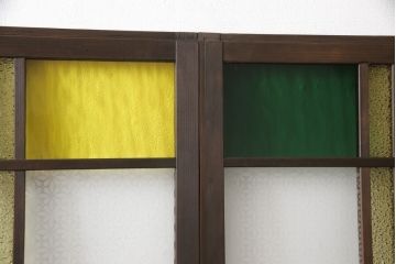 ガラス戸2枚にリペア&カスタム!指定箇所に色ガラスと当店オリジナルの花菱模様ガラスへ交換。(引き戸、建具)