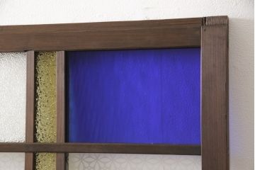 ガラス戸2枚にリペア&カスタム!指定箇所に色ガラスと当店オリジナルの花菱模様ガラスへ交換。(引き戸、建具)