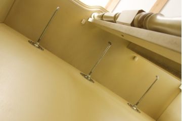 ワードローブをリペア&カスタム!!内部背板を本体の色味に合わせて塗装。(洋服タンス、収納棚)