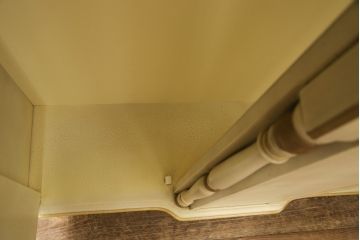 ワードローブをリペア&カスタム!!内部背板を本体の色味に合わせて塗装。(洋服タンス、収納棚)
