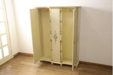 ワードローブをリペア&カスタム!!内部背板を本体の色味に合わせて塗装。(洋服タンス、収納棚)