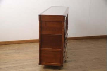水屋箪笥サイドボードをリペア&カスタム!天板の溝に合わせガラスをはめ込み、本体とガラスの間の溝はコーキング加工。(収納棚、戸棚、テレビ台、キャビネット、食器棚)