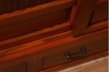 水屋箪笥サイドボードをリペア&カスタム!天板の溝に合わせガラスをはめ込み、本体とガラスの間の溝はコーキング加工。(収納棚、戸棚、テレビ台、キャビネット、食器棚)