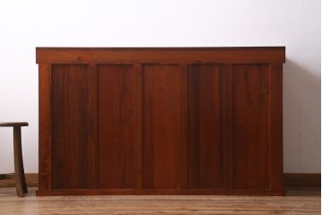 水屋箪笥サイドボードをリペア&カスタム!天板の溝に合わせガラスをはめ込み、本体とガラスの間の溝はコーキング加工。(収納棚、戸棚、テレビ台、キャビネット、食器棚)