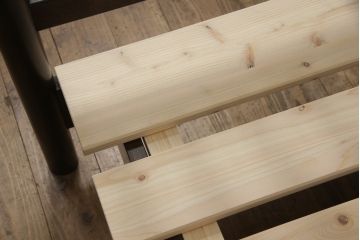 ベッドフレームをリペア&カスタム!フレームに合わせてすのこを製作。お色味、デザインは当店商品を参考。(シングルサイズ)