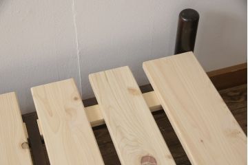 ベッドフレームをリペア&カスタム!フレームに合わせてすのこを製作。お色味、デザインは当店商品を参考。(シングルサイズ)