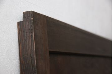 引き戸をリペア&カスタム!下桟を加工し戸車を取付け。新材を使用した下桟のみ本体の色味に合わせて着色。(ガラス帯戸、建具)