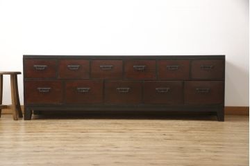ローボードをリペア&カスタム!天板・木脚を製作し取り付け。欠損していた引手も取り付け。新材を使用した部分、本体は現状をベースに着色。(引き出し、リビングボード、テレビ台、テレビボード、ローチェスト)