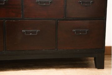 ローボードをリペア&カスタム!天板・木脚を製作し取り付け。欠損していた引手も取り付け。新材を使用した部分、本体は現状をベースに着色。(引き出し、リビングボード、テレビ台、テレビボード、ローチェスト)