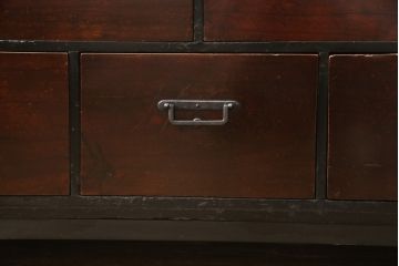ローボードをリペア&カスタム!天板・木脚を製作し取り付け。欠損していた引手も取り付け。新材を使用した部分、本体は現状をベースに着色。(引き出し、リビングボード、テレビ台、テレビボード、ローチェスト)